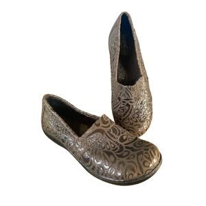 b.o.c. Peggy brown tooled leather slip on loafer